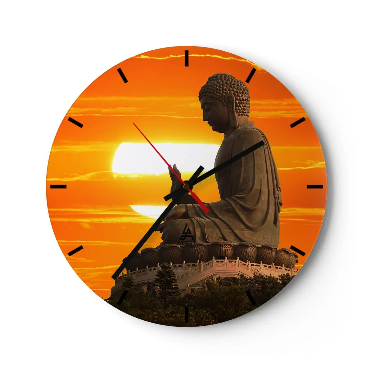 Väggklocka - Klocka på glas - En Buddhastaty mot bakgrund av en intensiv solnedgång i varma färger. - 30x30cm - Utan rädsla för världen - Modern väggdekoration för vardagsrum, kök och sovrum ARTTOR