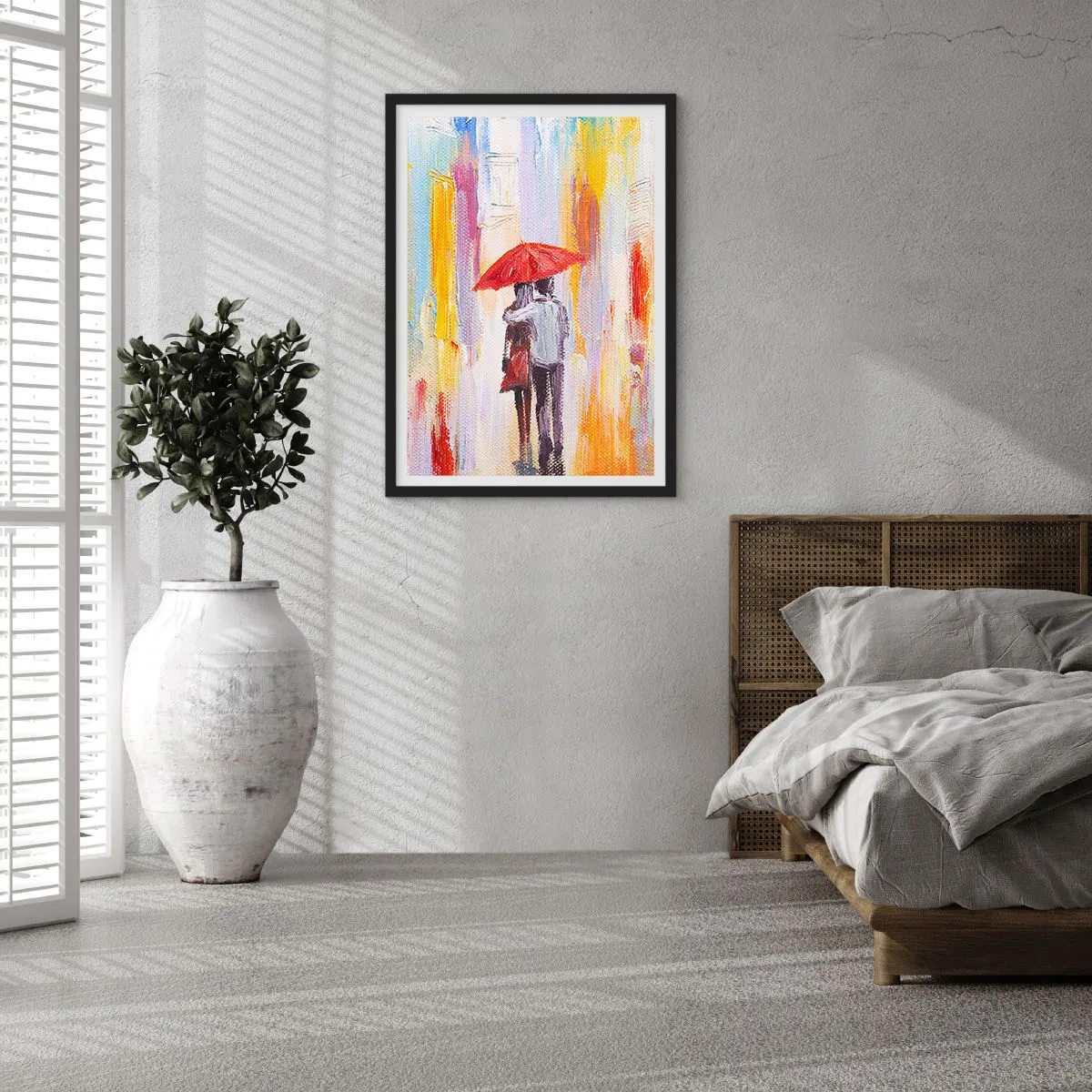 Affisch i svart ram - En romantisk scen med ett par under ett rött paraply mot bakgrund av en stad. - 50x70cm - Må det fortsätta regna - Modern väggdekoration för vardagsrum och sovrum ARTTOR