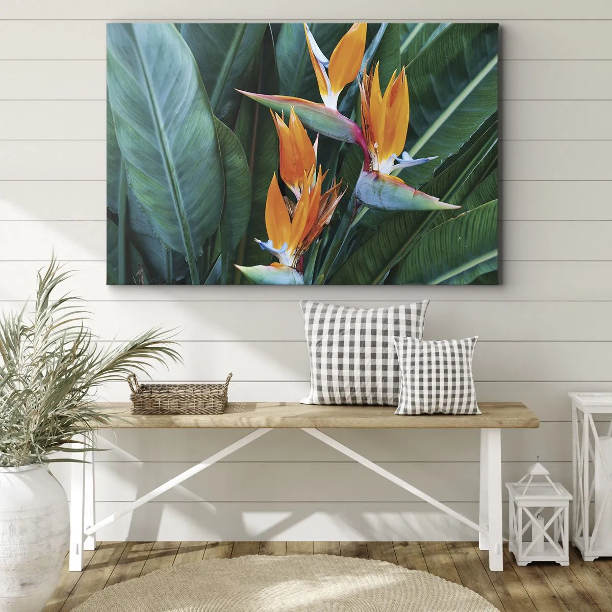 Canvastavla - Bild på duk - Exotiska strelitziablommor omgivna av gröna blad - 70x50cm - Är det en blomma, eller en fågel? - Modern väggdekoration för vardagsrum och sovrum ARTTOR