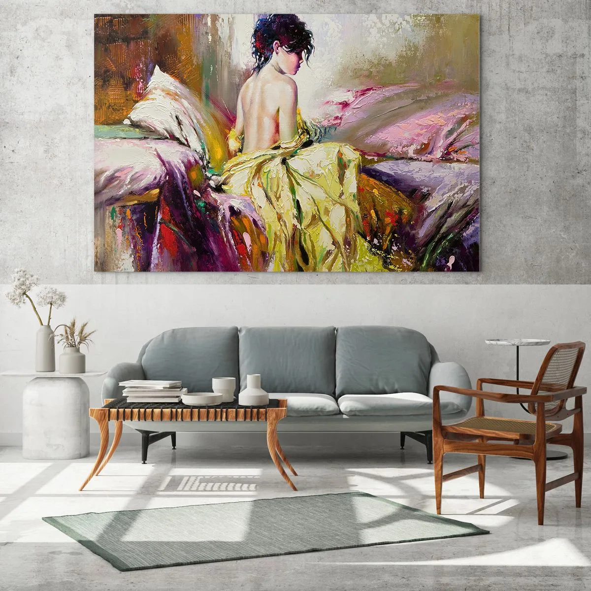 Glastavla - Bild på glas - En kvinna i gul klänning sittande på en säng i impressionistisk stil. - 70x50cm - Mellan munnen och glaskanten - Modern väggdekoration för vardagsrum och sovrum ARTTOR