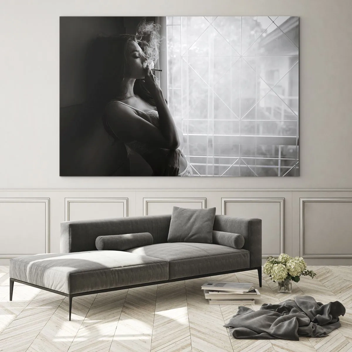 Glastavla - Bild på glas - Kvinna som röker vid fönstret i svartvitt - 70x50cm - Ett sensuellt ögonblick - Modern väggdekoration för vardagsrum och sovrum ARTTOR