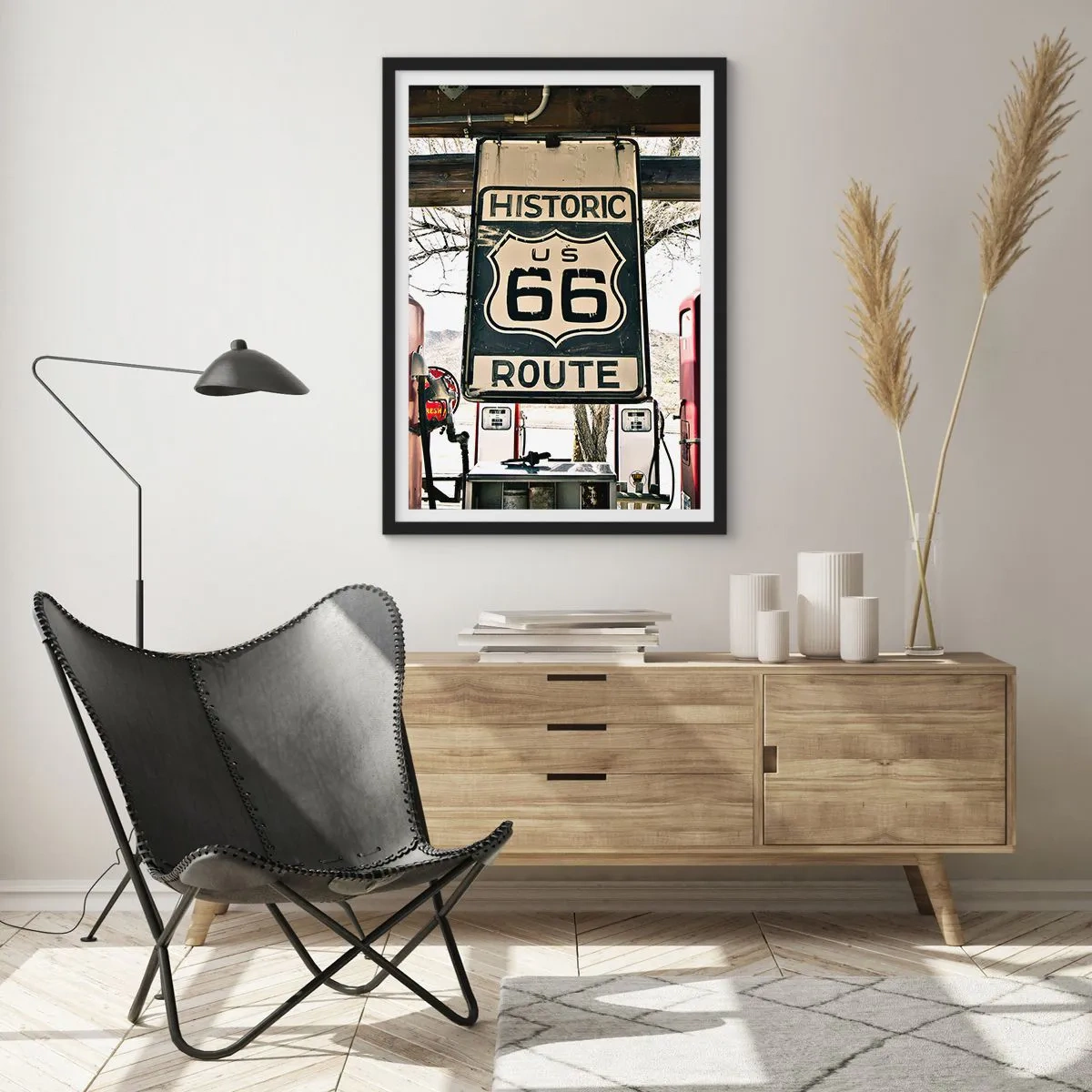 Affisch i svart ram - Route 66-skylt framför en bensinstation - 50x70cm - Amerikansk retroresa - Modern väggdekoration för vardagsrum och sovrum ARTTOR