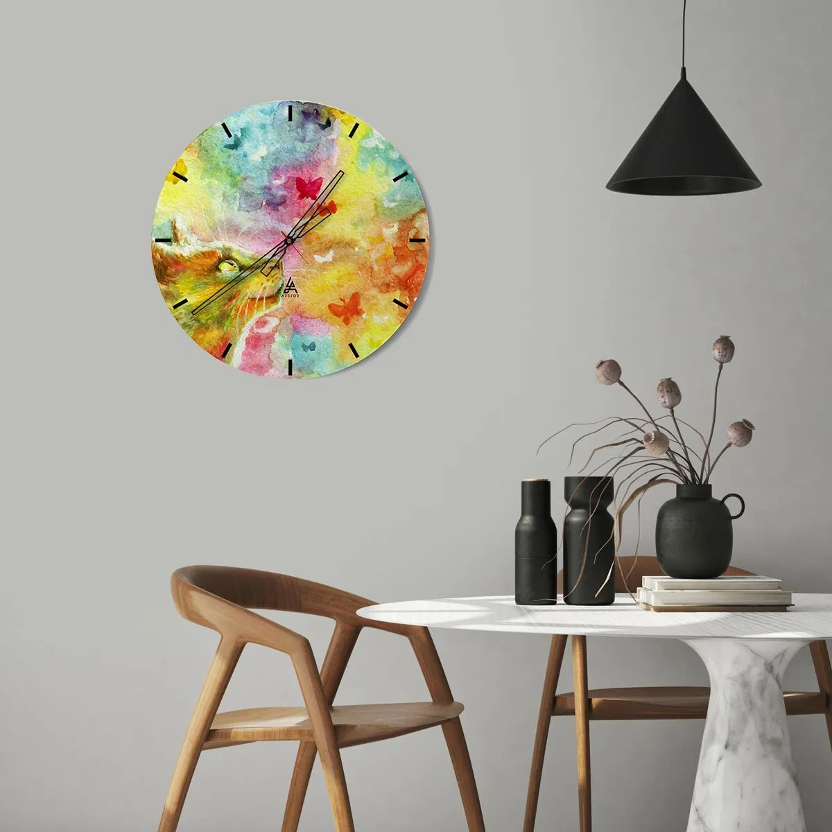 Väggklocka - Klocka på glas - En katt omgiven av färgglada fjärilar - 30x30cm - I kattparadiset - Modern väggdekoration för vardagsrum, kök och sovrum ARTTOR