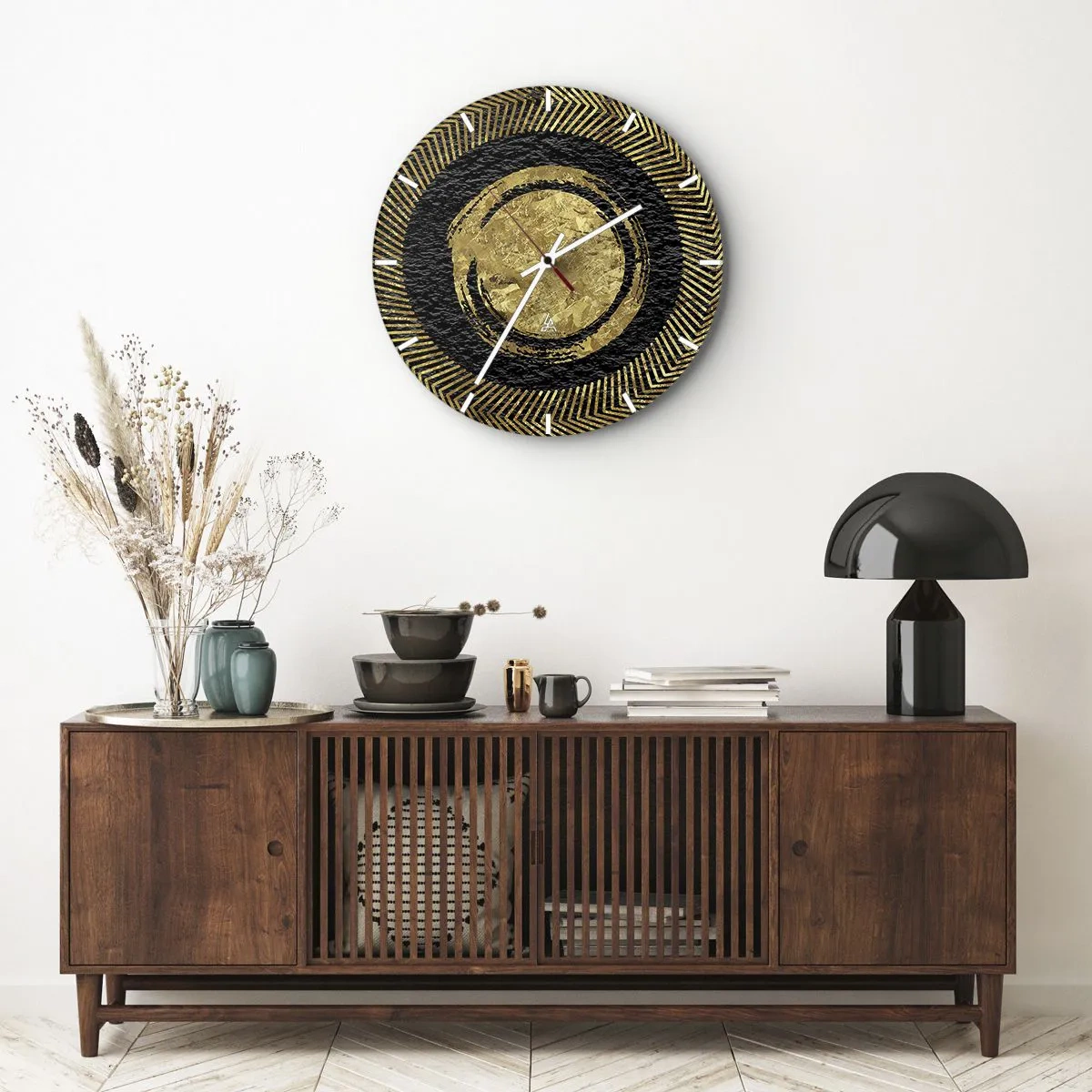 Väggklocka - Klocka på glas - Gyllene geometriska mönster på svart bakgrund i glamorös stil - 30x30cm - Glamourös komposition - Modern väggdekoration för vardagsrum, kök och sovrum ARTTOR