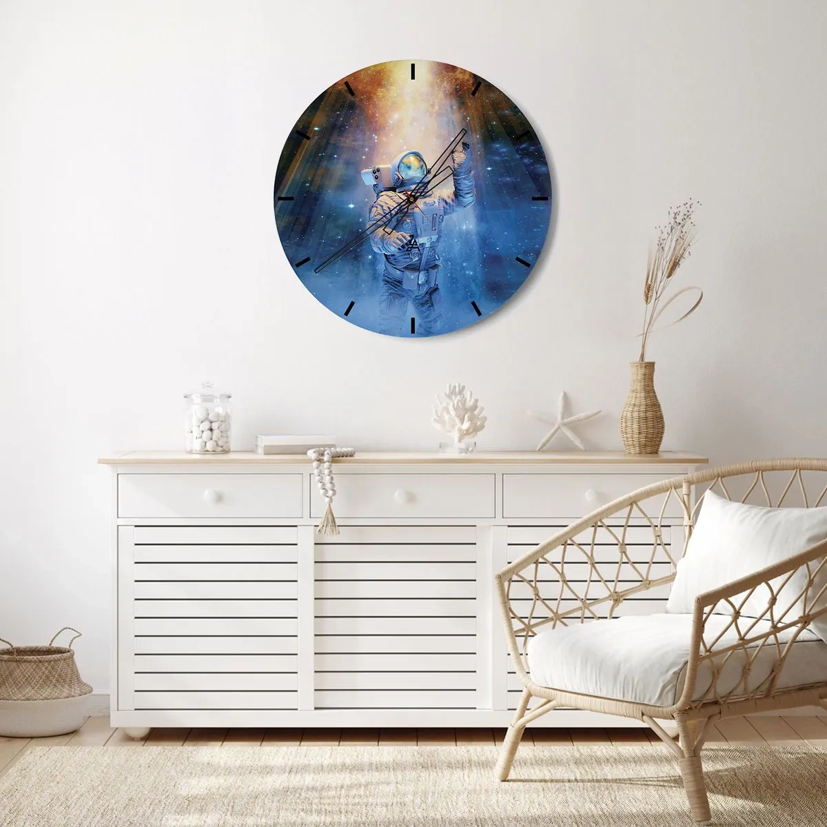 Väggklocka - Klocka på glas - En astronaut som driver genom rymden i stjärnljuset - 30x30cm - Äntligen i målet - Modern väggdekoration för vardagsrum, kök och sovrum ARTTOR