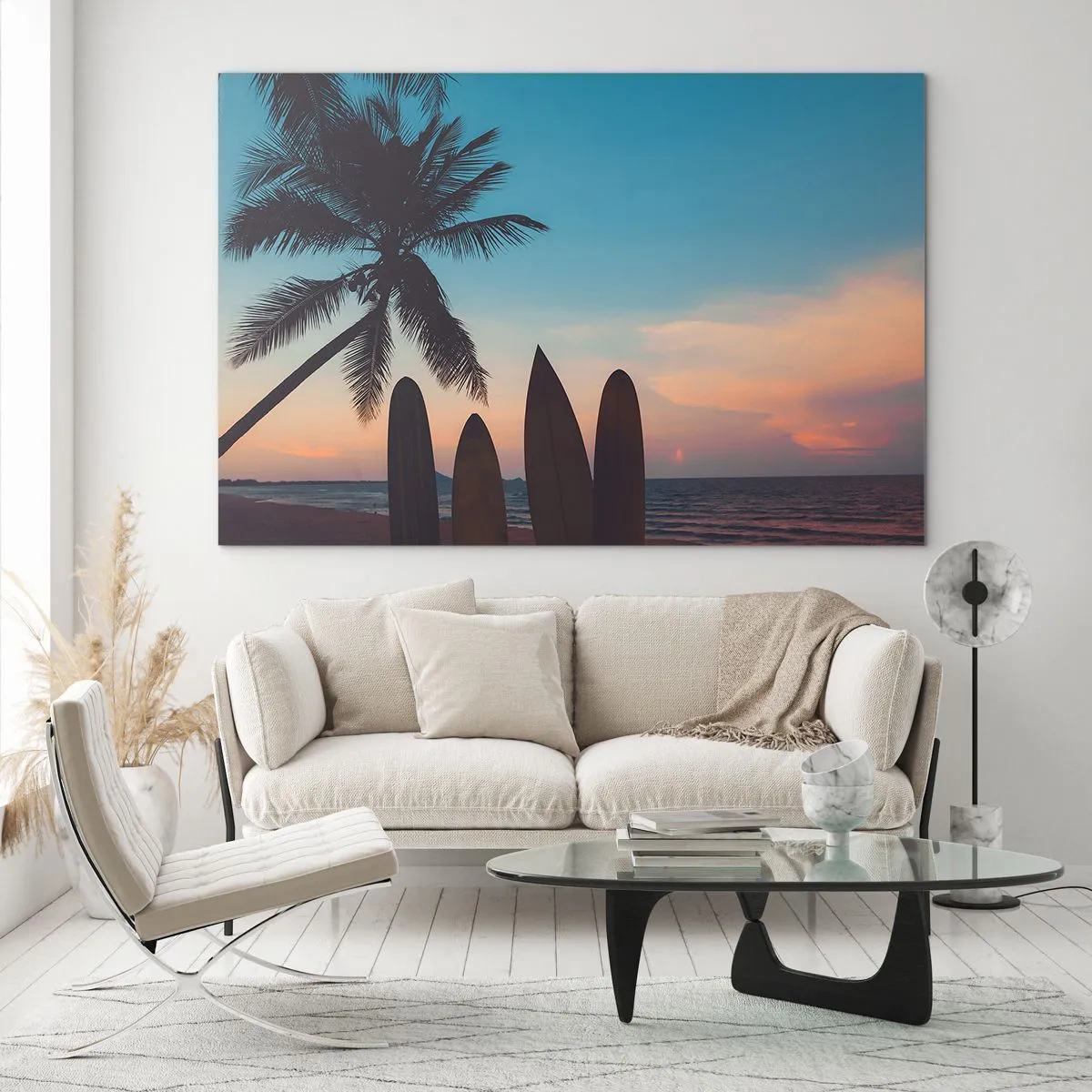 Glastavla - Bild på glas - Palmträd och surfbrädor på stranden vid solnedgången - 70x50cm - Imorgon blir det också kul - Modern väggdekoration för vardagsrum och sovrum ARTTOR