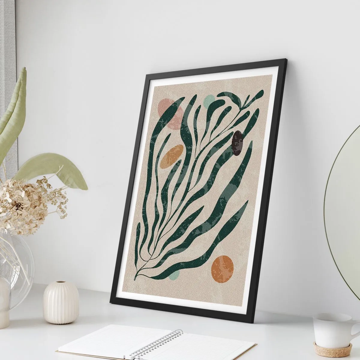 Affisch i svart ram - Abstrakt växtkomposition i grönt och beige - 50x70cm - Bland de gröna - Modern väggdekoration för vardagsrum och sovrum ARTTOR