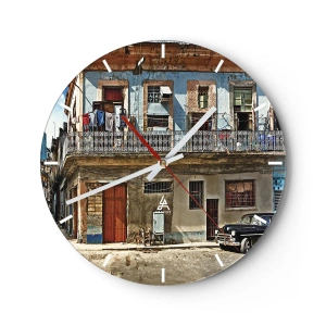 Väggklocka - Klocka på glas - Den färgglada fasaden på en gammal byggnad med balkong och tvättstuga - 30x30cm - Havana stämning - Modern väggdekoration för vardagsrum, kök och sovrum ARTTOR