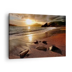 Canvastavla - Bild på duk - Strand vid solnedgången med stenar på stranden - 70x50cm - Följ solen mot kullarna - Modern väggdekoration för vardagsrum och sovrum ARTTOR