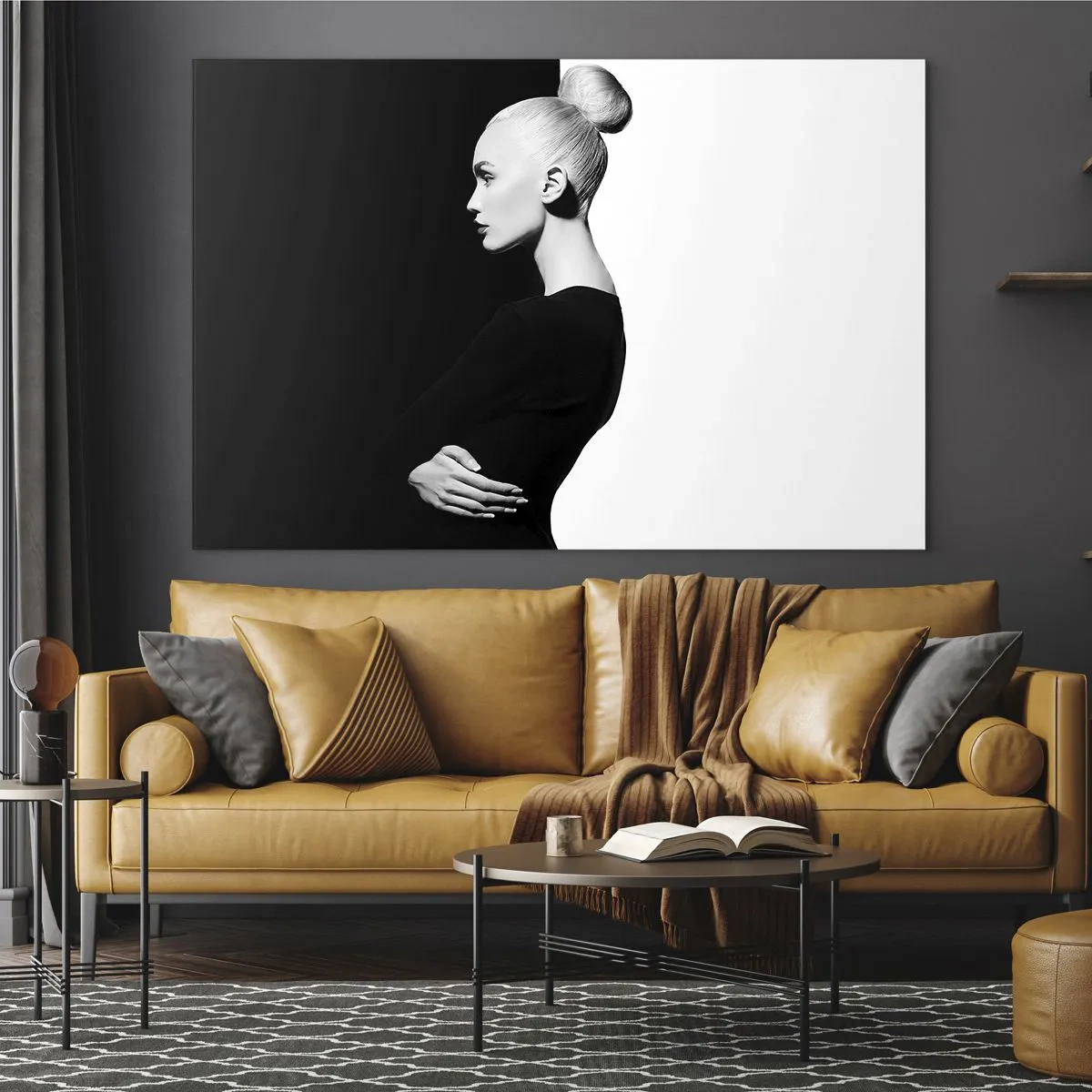 Glastavla - Bild på glas - Svartvitt porträtt av en kvinna i en elegant knut - 70x50cm - Helt enkelt en kvinna - Modern väggdekoration för vardagsrum och sovrum ARTTOR