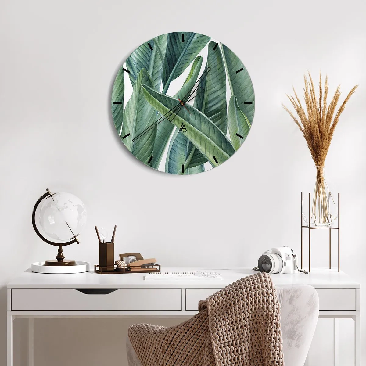 Väggklocka - Klocka på glas - Illustration av gröna blad på en ljus bakgrund - 30x30cm - Grönskan i sig själv - Modern väggdekoration för vardagsrum, kök och sovrum ARTTOR
