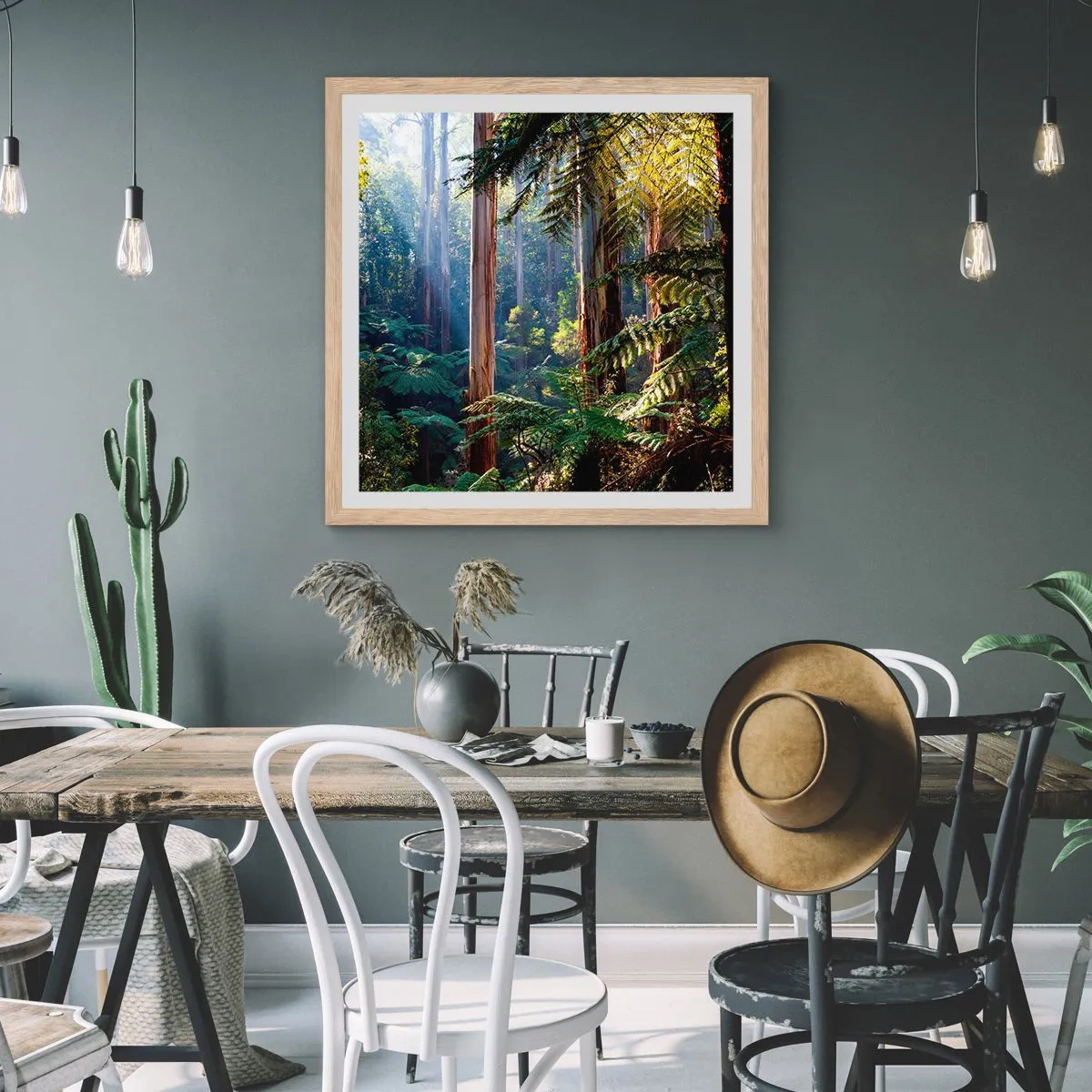 Affisch i ram av ljusek - Skogens saga - 50x50 cm