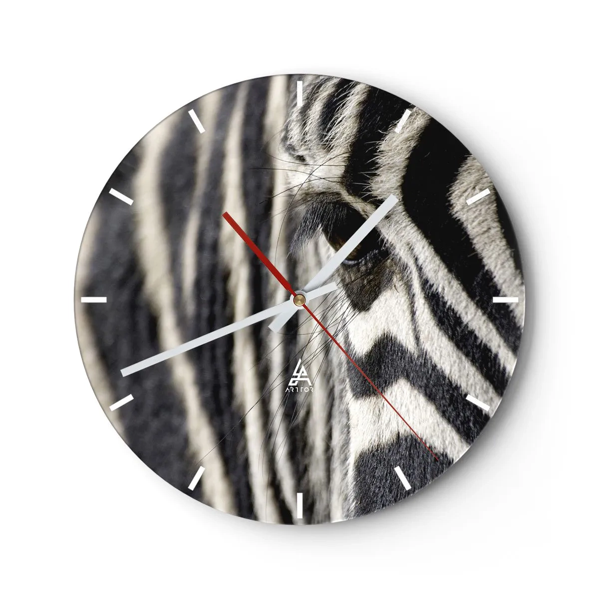 Väggklocka - Klocka på glas - En närbild av ett zebraöga med svarta och vita ränder - 30x30cm - Randig porträtt - Modern väggdekoration för vardagsrum, kök och sovrum ARTTOR