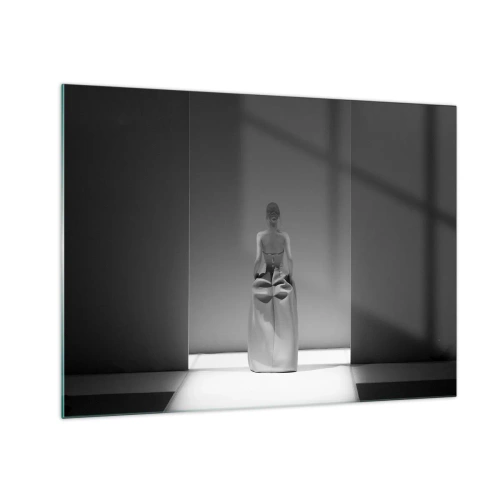 Glastavla - Bild på glas - Ett svartvitt foto av en kvinna i klänning mot en ljus bakgrund. - 70x50cm - Raffinerad enkelhet - Modern väggdekoration för vardagsrum och sovrum ARTTOR