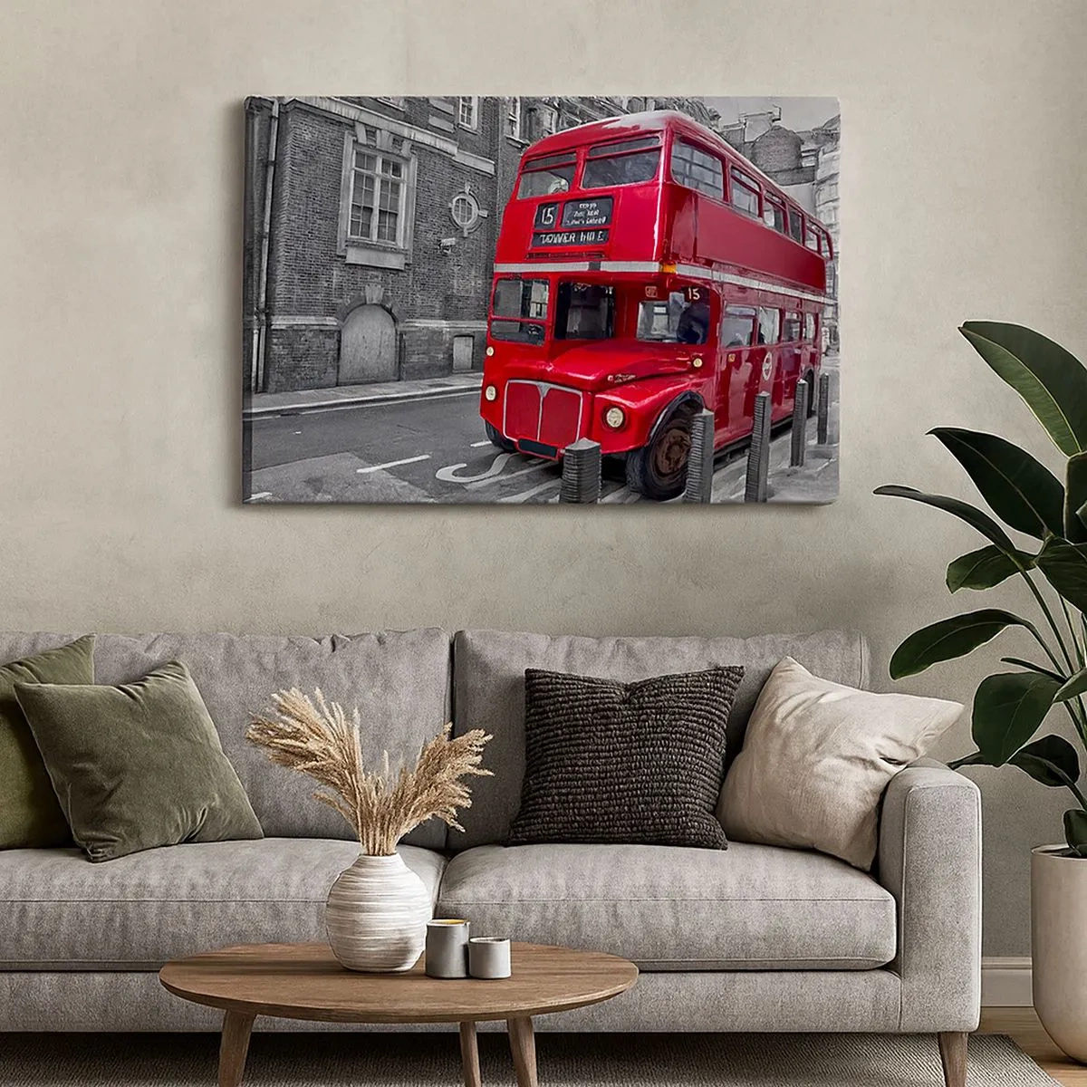 Canvastavla - Bild på duk - En röd dubbeldäckarbuss i London mot en bakgrund av klassisk arkitektur - 70x50cm - Alltid samma - Modern väggdekoration för vardagsrum och sovrum ARTTOR