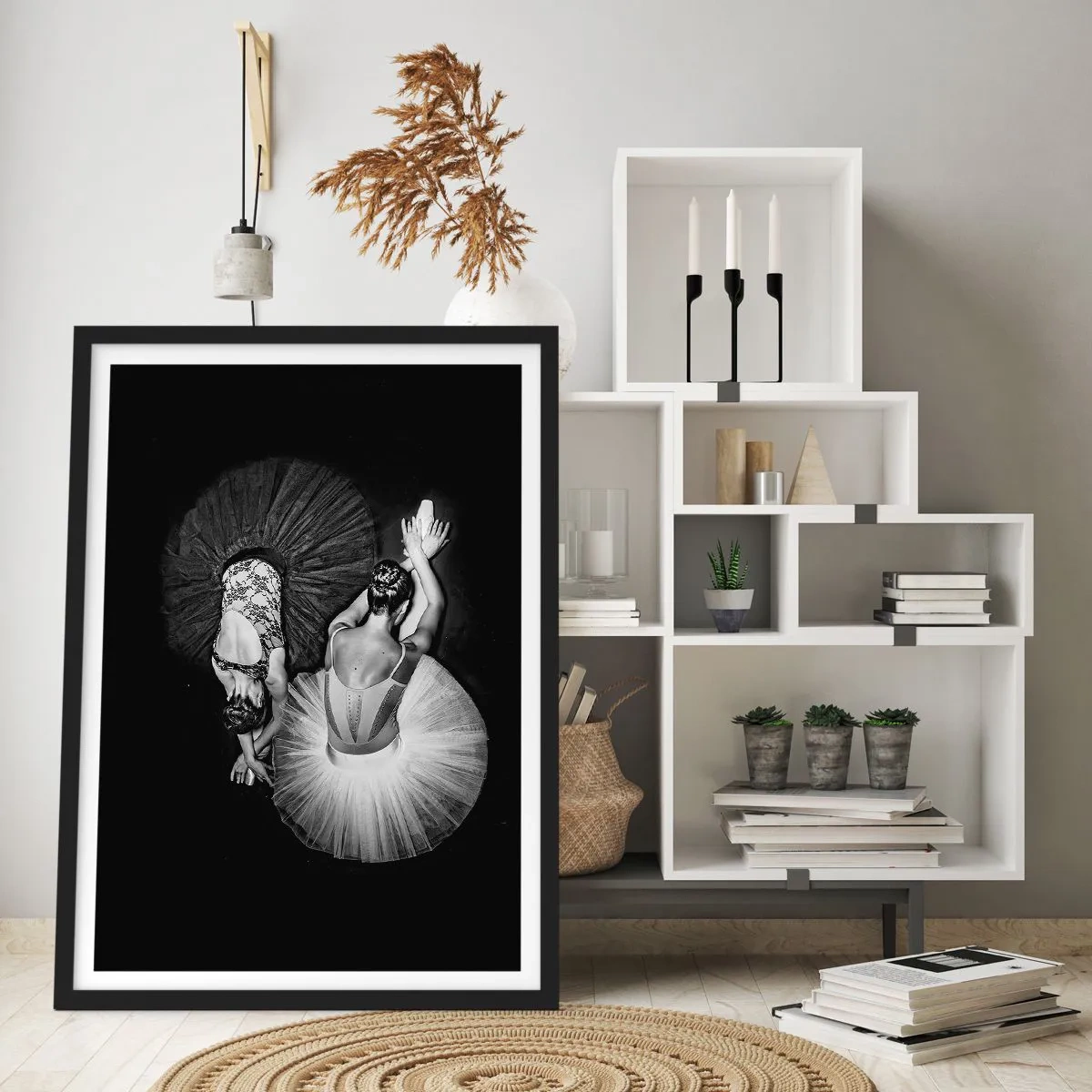 Affisch i svart ram - Ballerinor i svartvitt sedda ovanifrån - 50x70cm - Jin och jang – den perfekta balansen - Modern väggdekoration för vardagsrum och sovrum ARTTOR