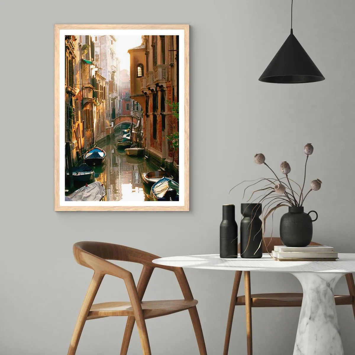 Affisch i ram av ljusek - På en gränd i Venedig - 50x70 cm
