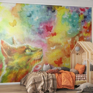 Fototapet Standard Eco - En färgglad katt som tittar på svävande fjärilar - 100x70cm - I kattparadiset - Modern väggdekoration för vardagsrum och sovrum ARTTOR