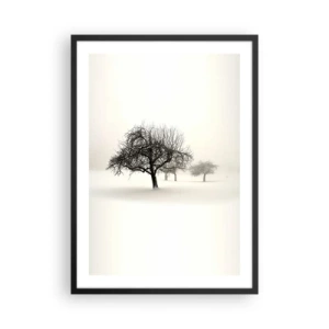 Affisch i svart ram - Vinterlandskap med ensamma träd i en dimmig miljö - 50x70cm - Vintersömn - Modern väggdekoration för vardagsrum och sovrum ARTTOR