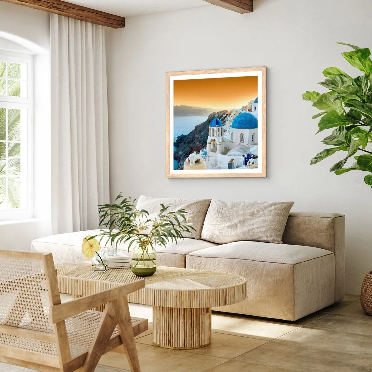 Affisch i ram av ljusek - Santorini - inbäddat i berg - 40x40 cm