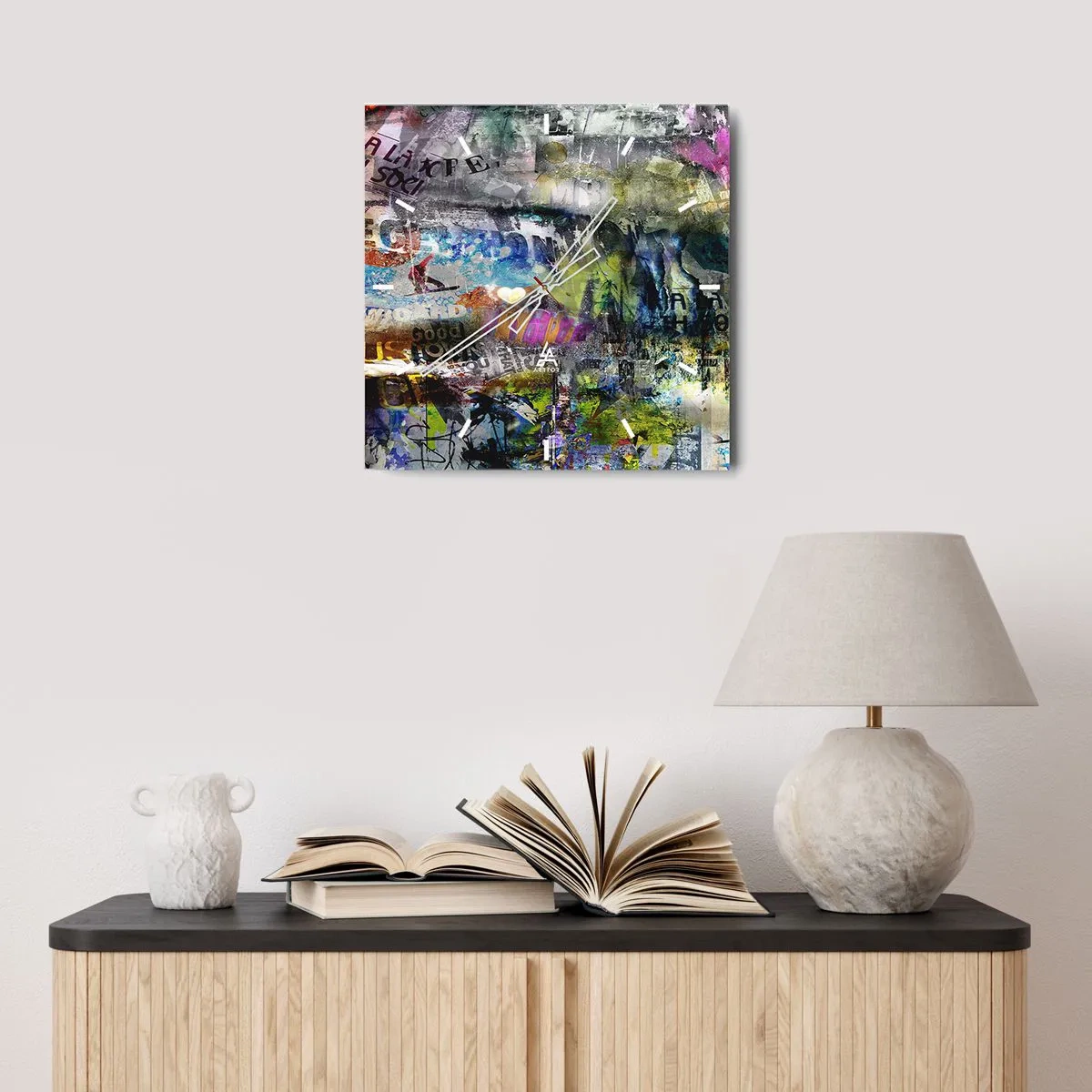 Väggklocka - Klocka på glas - Collage med minnen - 30x30 cm