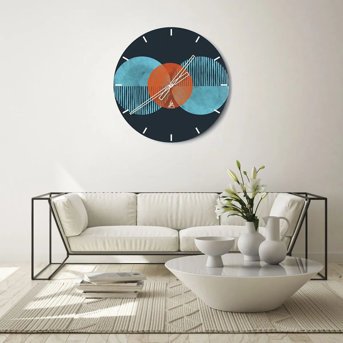 Väggklocka - Klocka på glas - En abstrakt komposition av cirklar och linjer i nyanser av blått och orange. - 30x30cm - Symmetrisk komposition - Modern väggdekoration för vardagsrum, kök och sovrum ARTTOR