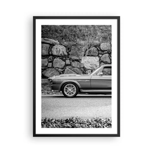 Affisch i svart ram - Svartvit klassisk bil mot en stenmur - 50x70cm - Legend från 60-talet - Modern väggdekoration för vardagsrum och sovrum ARTTOR