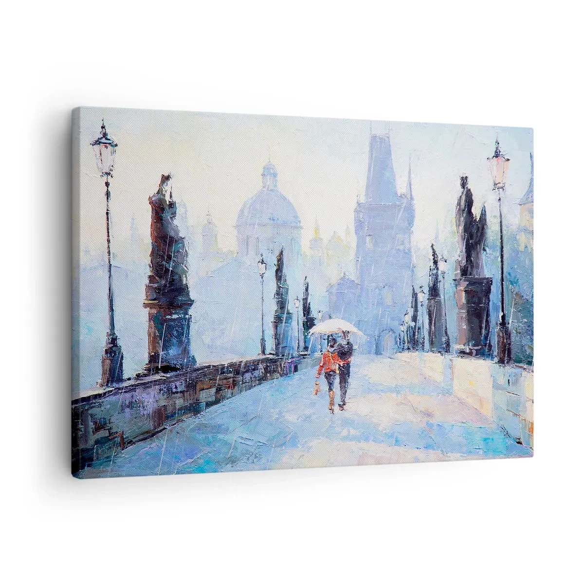 Canvastavla - Bild på duk - Romantiskt par på en bro i regnet, en målerisk scen - 70x50cm - Förtrollade av regnet - Modern väggdekoration för vardagsrum och sovrum ARTTOR
