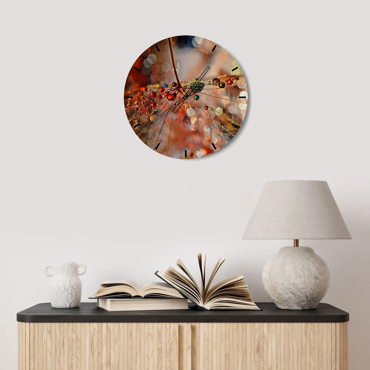 Väggklocka - Klocka på glas - Daggdroppar på spindelnät i morgonljuset - 30x30cm - Trädda på spindelnät - Modern väggdekoration för vardagsrum, kök och sovrum ARTTOR