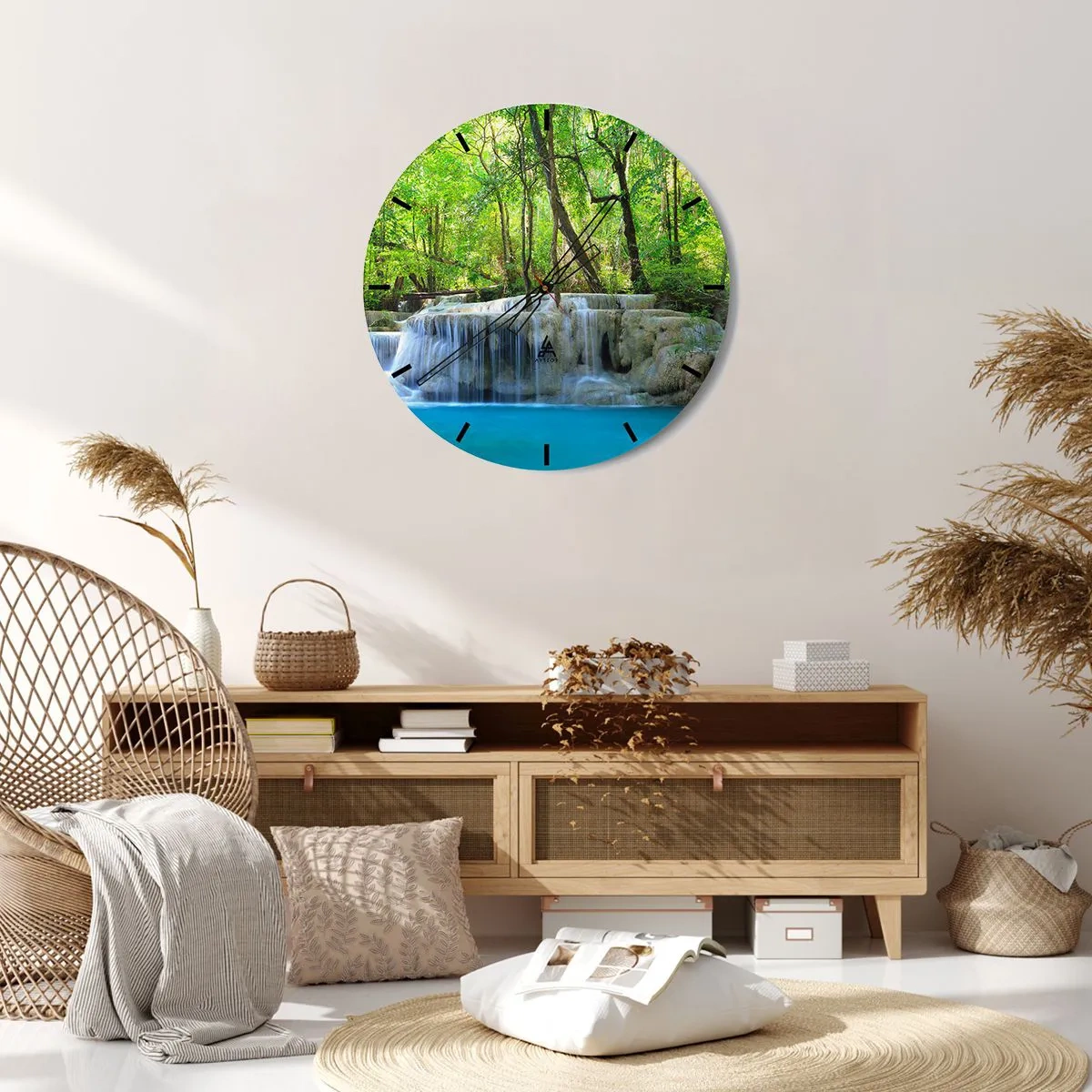 Väggklocka - Klocka på glas - Ett vattenfall omgivet av grön skog och turkost vatten - 30x30cm - Sjunka i turkos och grön - Modern väggdekoration för vardagsrum, kök och sovrum ARTTOR