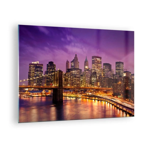 Glastavla - Bild på glas - Kvällsvy över New York med Brooklynbron - 70x50cm - Manhattan i violett och guld - Modern väggdekoration för vardagsrum och sovrum ARTTOR