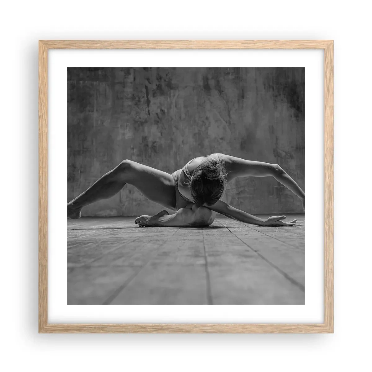 Affisch i ram av ljusek - Upphittad symmetri - 50x50 cm