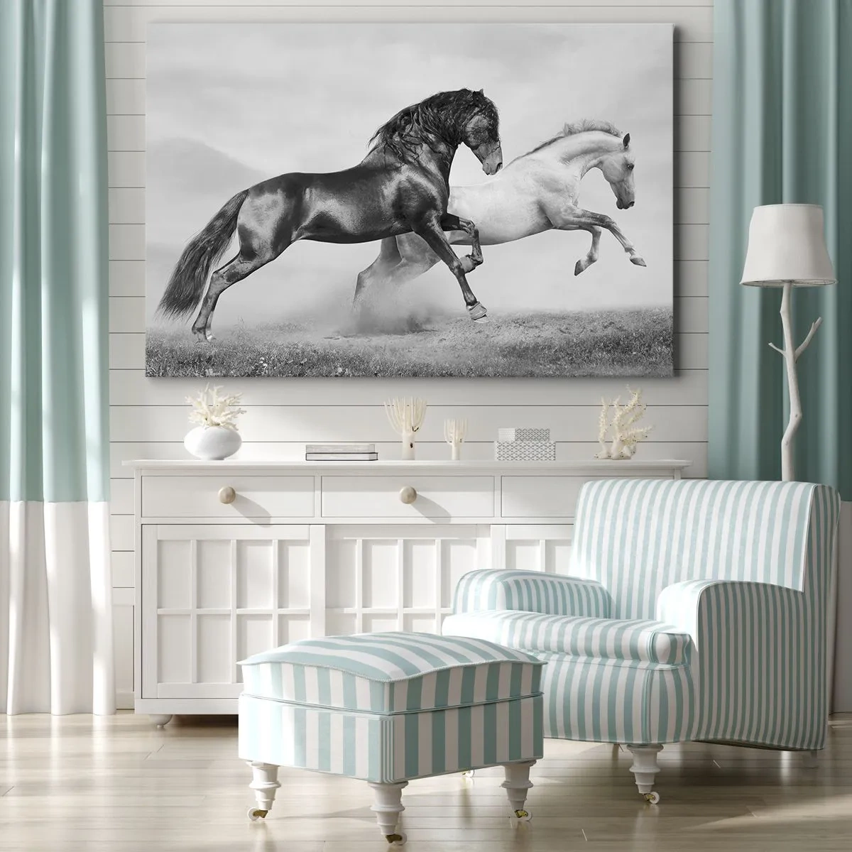 Canvastavla - Bild på duk - Två galopperande hästar i en dynamisk svartvit komposition - 70x50cm - Änglar och demoner - Modern väggdekoration för vardagsrum och sovrum ARTTOR