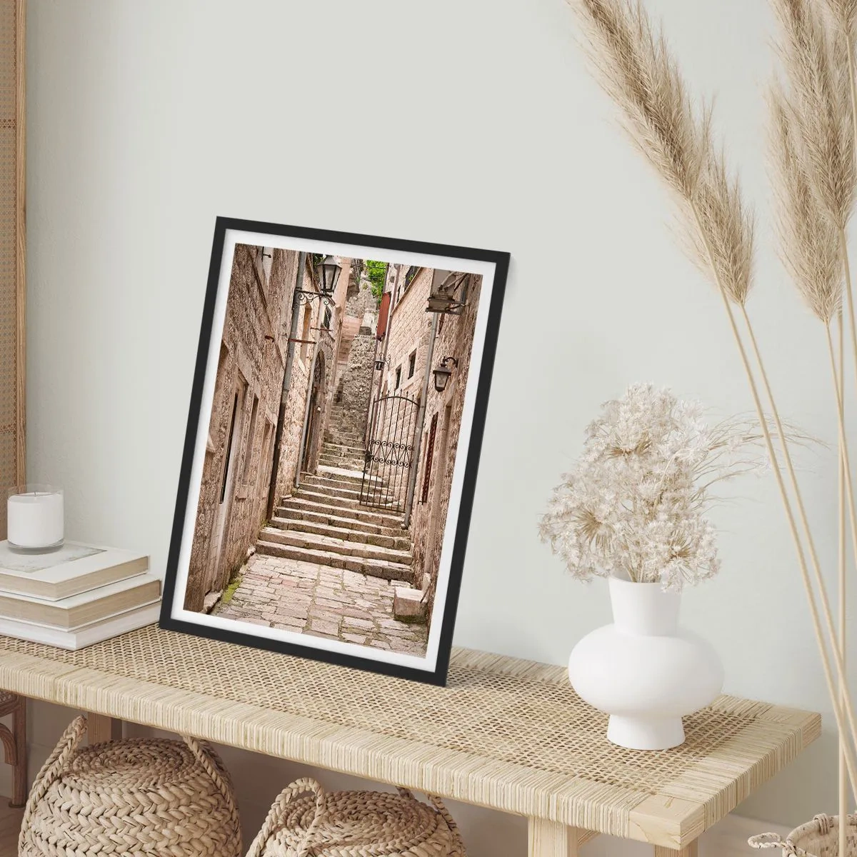 Affisch i svart ram - Magisk gammal gränd - 61x91 cm