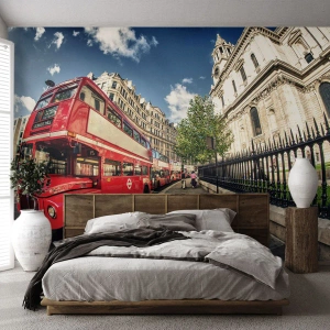 Fototapet Premium Sand - Londongata i grå och röd - Stad, London, Röd buss - 200x140 cm
