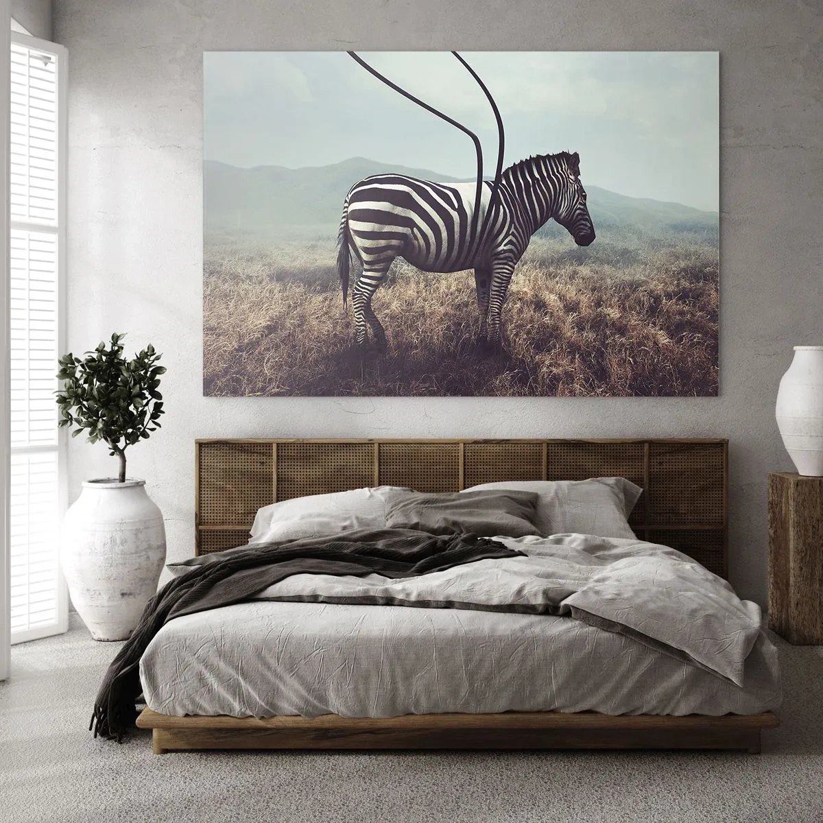 Glastavla - Bild på glas - Zebra på gräsbakgrund med surrealistisk antenndetalj - 70x50cm - Akta! Fel - Modern väggdekoration för vardagsrum och sovrum ARTTOR