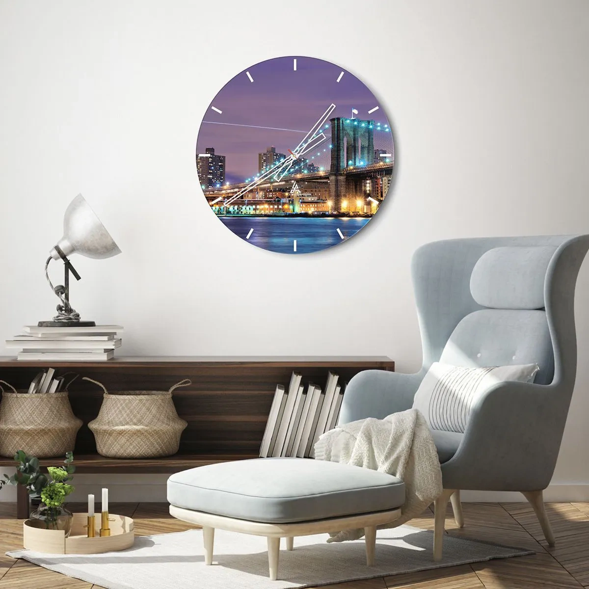Väggklocka - Klocka på glas - En bro upplyst på natten över floden med utsikt över staden - 30x30cm - Brooklyn-bron sedan många år - Modern väggdekoration för vardagsrum, kök och sovrum ARTTOR
