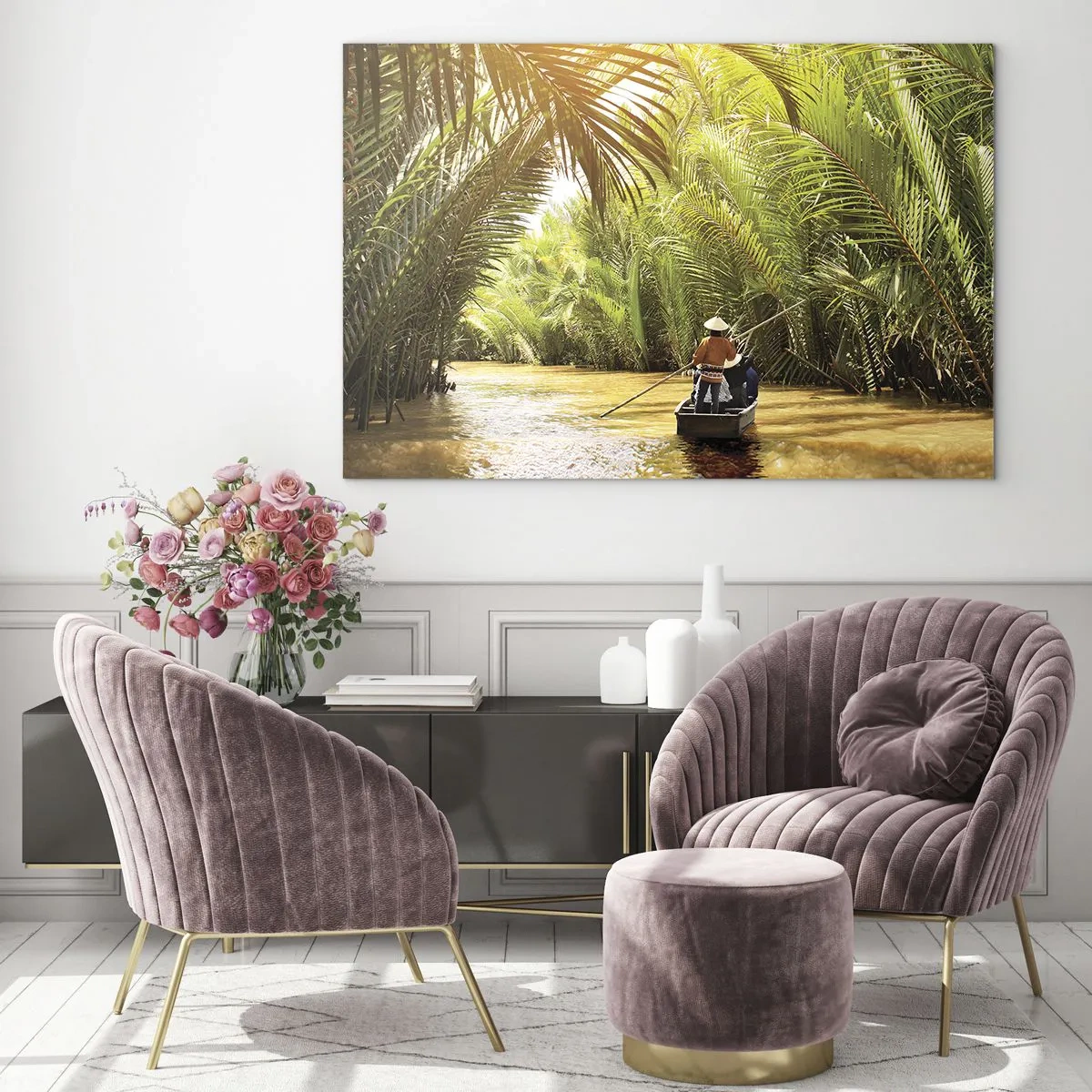 Glastavla - Bild på glas - En båt med en man som ror den seglar genom en palmkantad ravin - 70x50cm - Genom en palmravin - Modern väggdekoration för vardagsrum och sovrum ARTTOR
