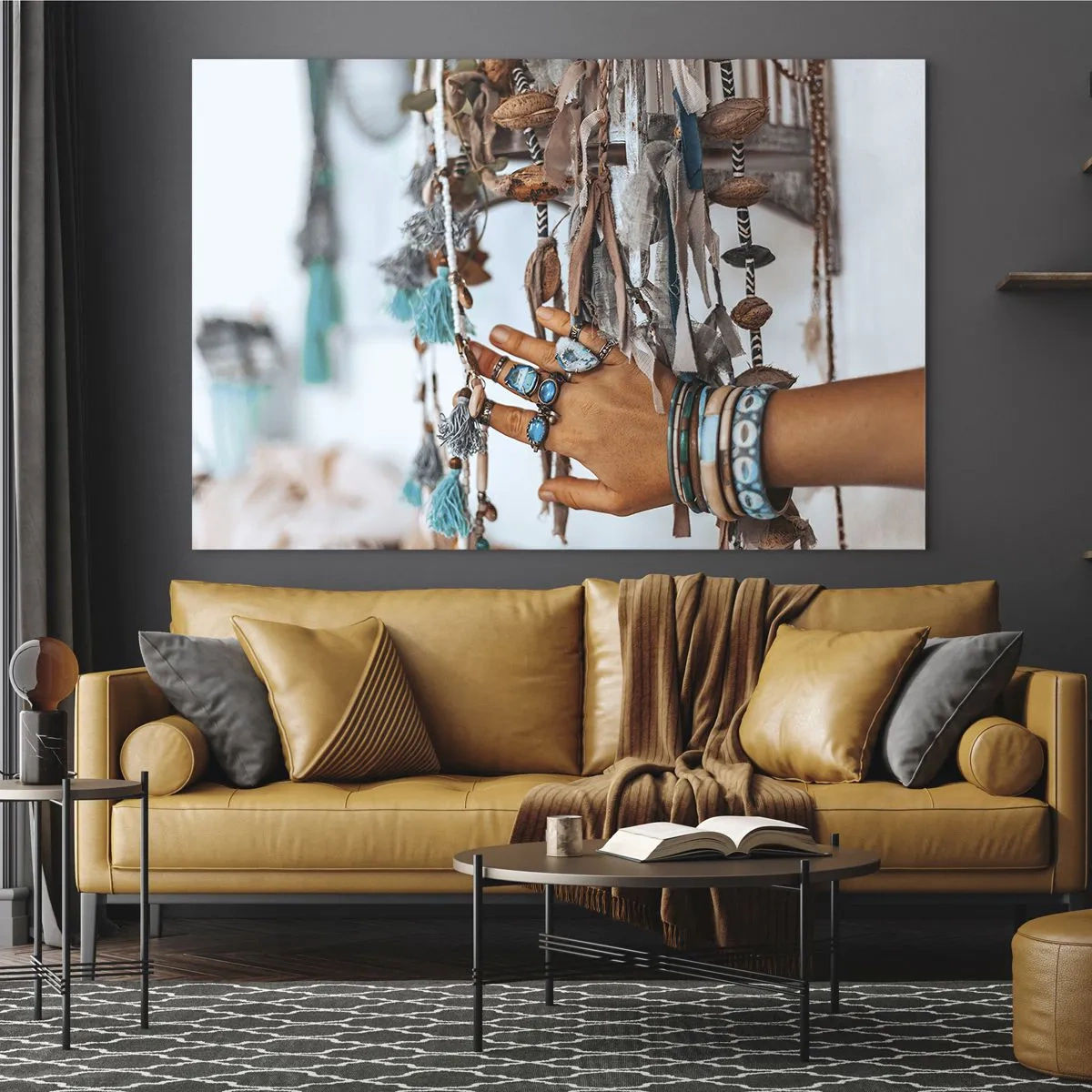 Glastavla - Bild på glas - Hand med boho smycken som rör etnisk dekoration - 70x50cm - Lokala skatter - Modern väggdekoration för vardagsrum och sovrum ARTTOR