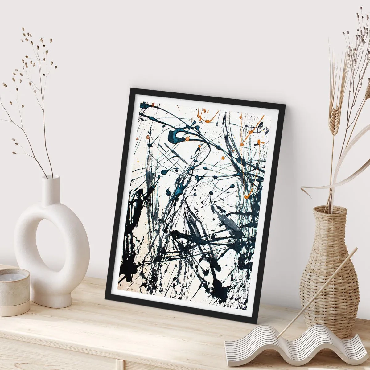Affisch i svart ram - Uttrycksfull abstraktion i gestuell målning - 50x70cm - Expressionistisk abstraktion - Modern väggdekoration för vardagsrum och sovrum ARTTOR
