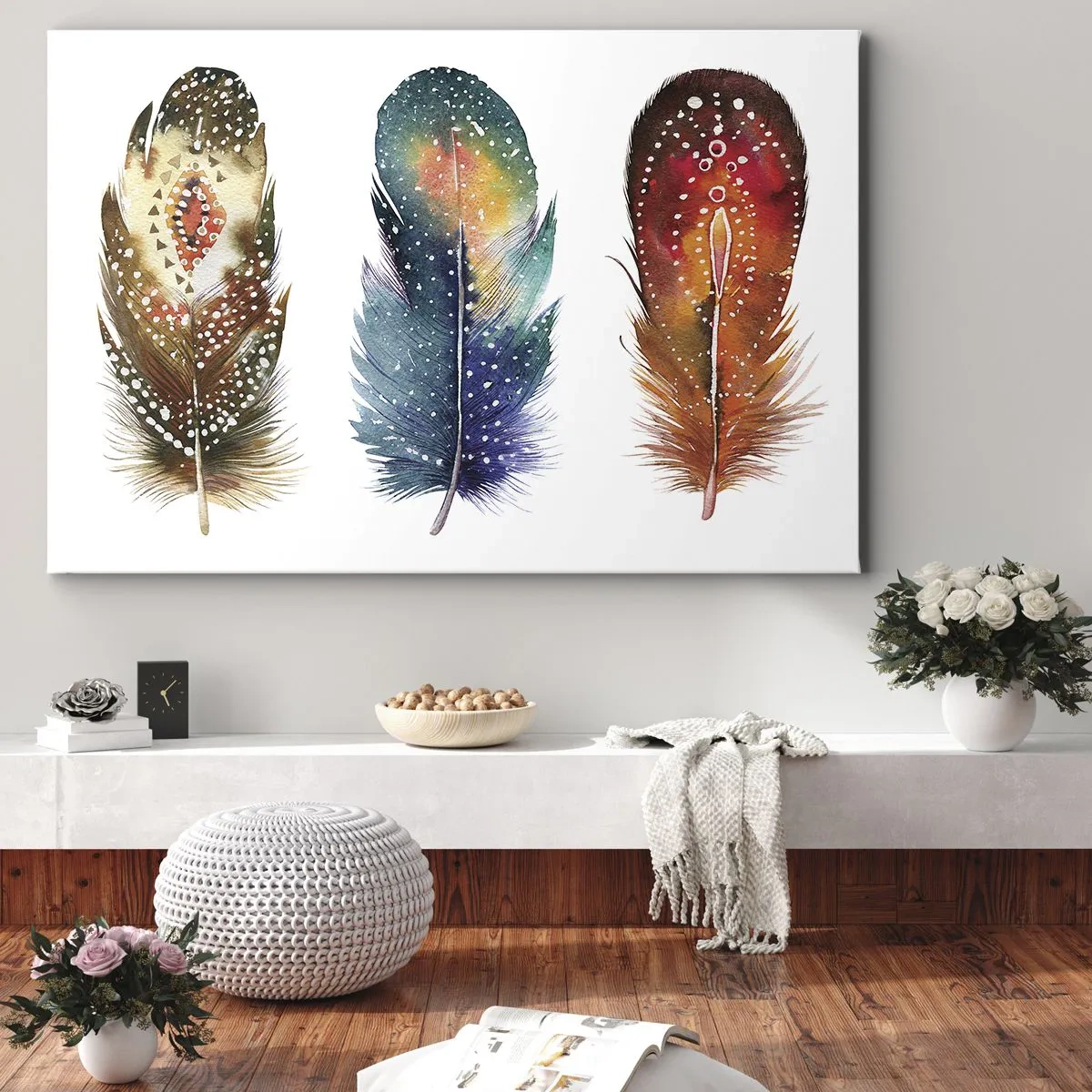 Canvastavla - Bild på duk - Tre färgglada fjädrar med konstnärliga mönster på en ljus bakgrund - 70x50cm - Ritualer, seder, hemligheter - Modern väggdekoration för vardagsrum och sovrum ARTTOR