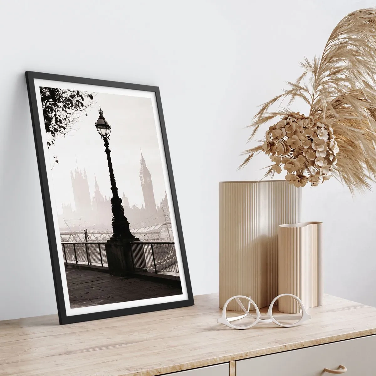 Affisch i svart ram - Morgon i London - 50x70 cm