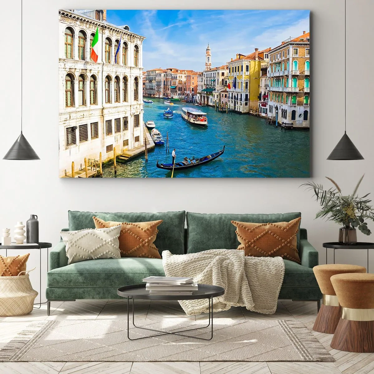 Canvastavla - Bild på duk - En venetiansk kanal med en gondol och färgglada byggnader - 70x50cm - Den mest otypiska gatutrafiken i världen - Modern väggdekoration för vardagsrum och sovrum ARTTOR