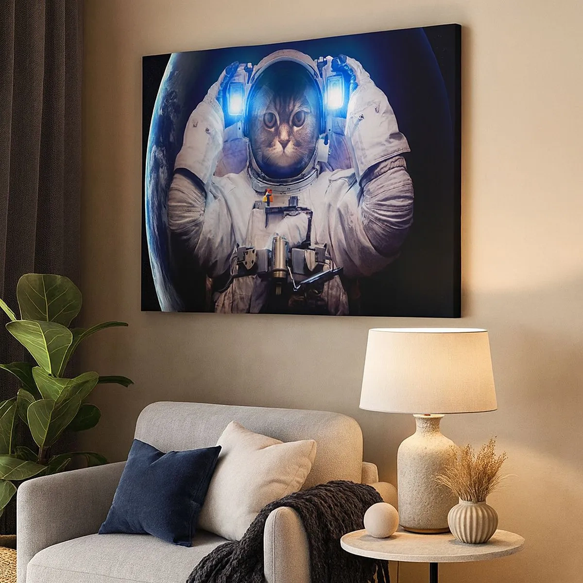 Canvastavla - Bild på duk - En katt i astronautdräkt med jorden i bakgrunden och ett starkt ljus. - 70x50cm - Houston, ni har problem - Modern väggdekoration för vardagsrum och sovrum ARTTOR