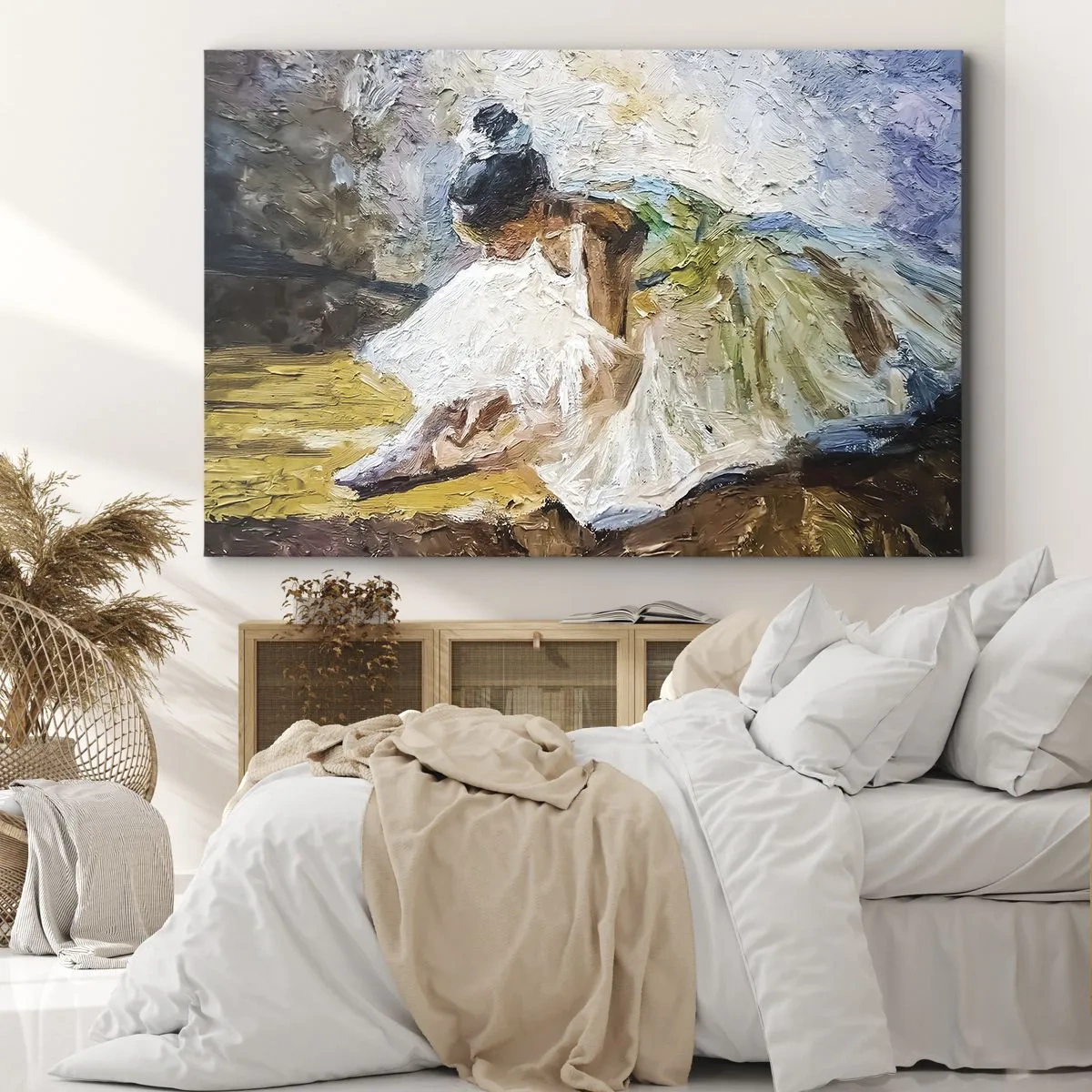 Canvastavla - Bild på duk - En ballerina i vit klänning i målerisk stil mot en impressionistisk bakgrund. - 70x50cm - Från Degas tavla - Modern väggdekoration för vardagsrum och sovrum ARTTOR