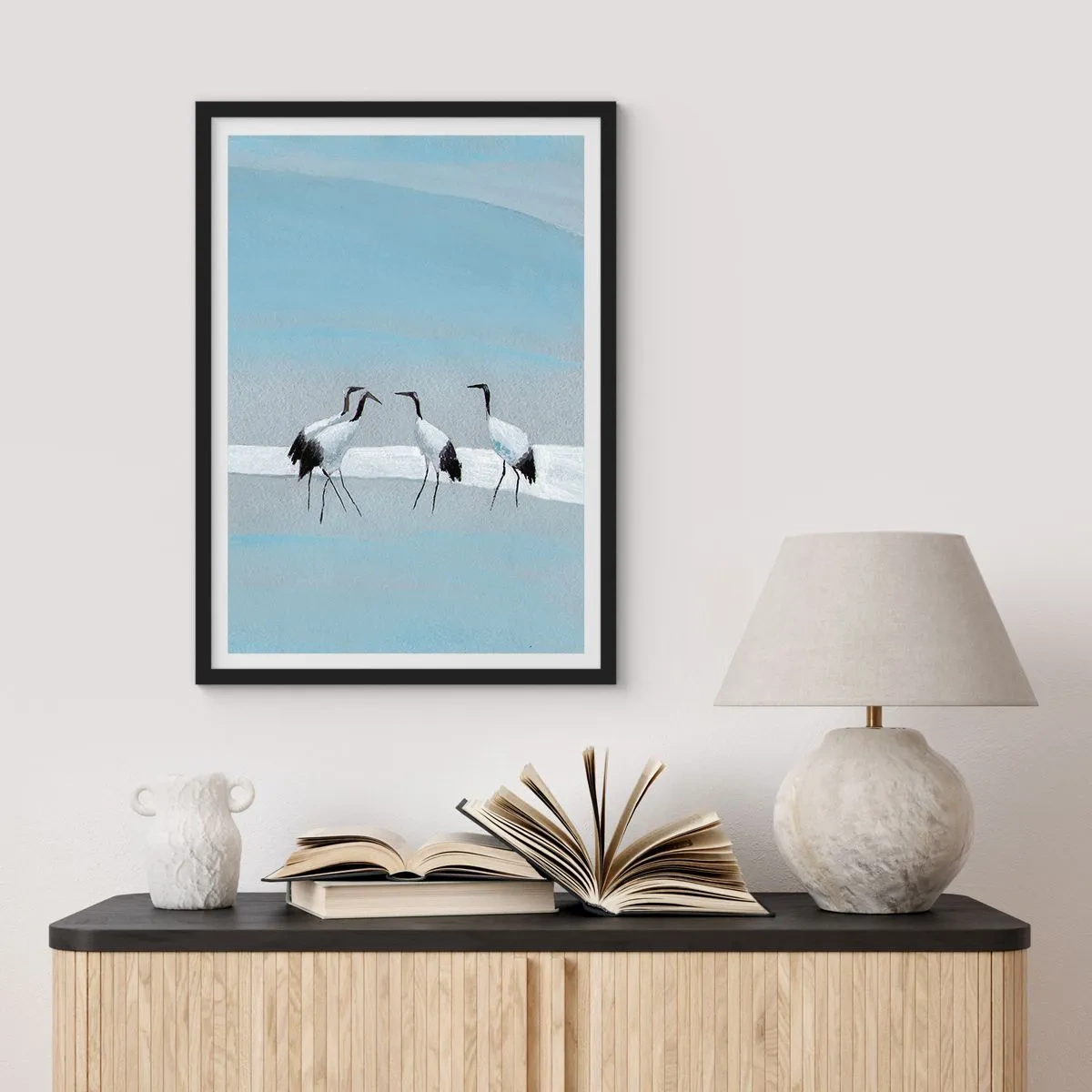 Affisch i svart ram - En minimalistisk illustration av tranor mot en pastellbakgrund. - 50x70cm - Efter en het dag - Modern väggdekoration för vardagsrum och sovrum ARTTOR