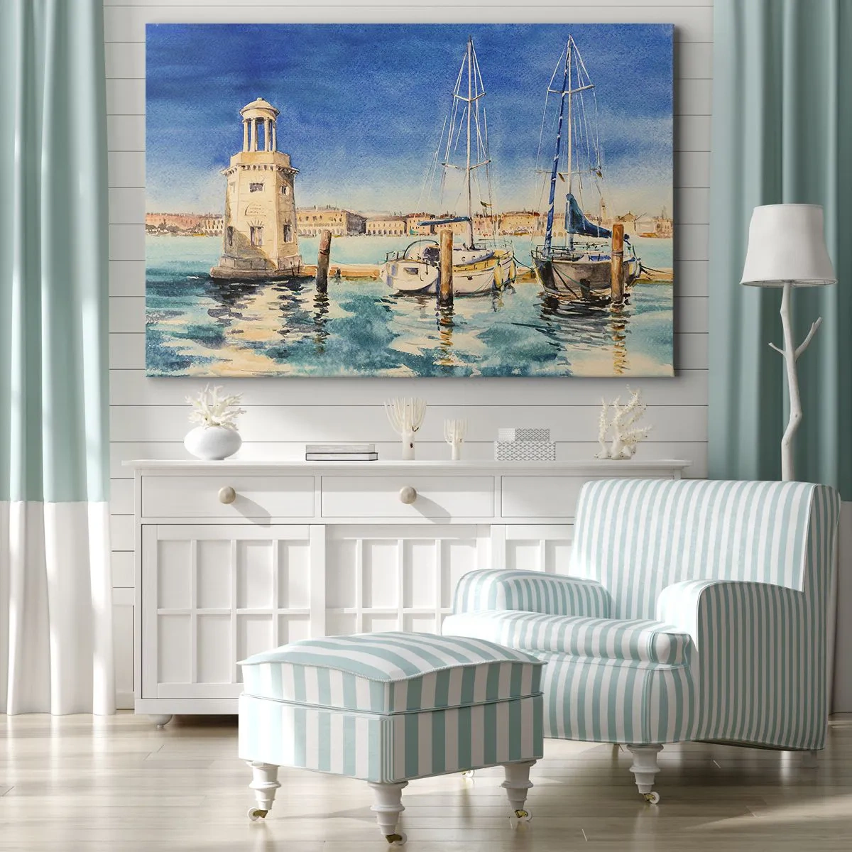 Canvastavla - Bild på duk - Marina med båtar mot bakgrund av en blå lagun - 70x50cm - Solig lagun - Modern väggdekoration för vardagsrum och sovrum ARTTOR