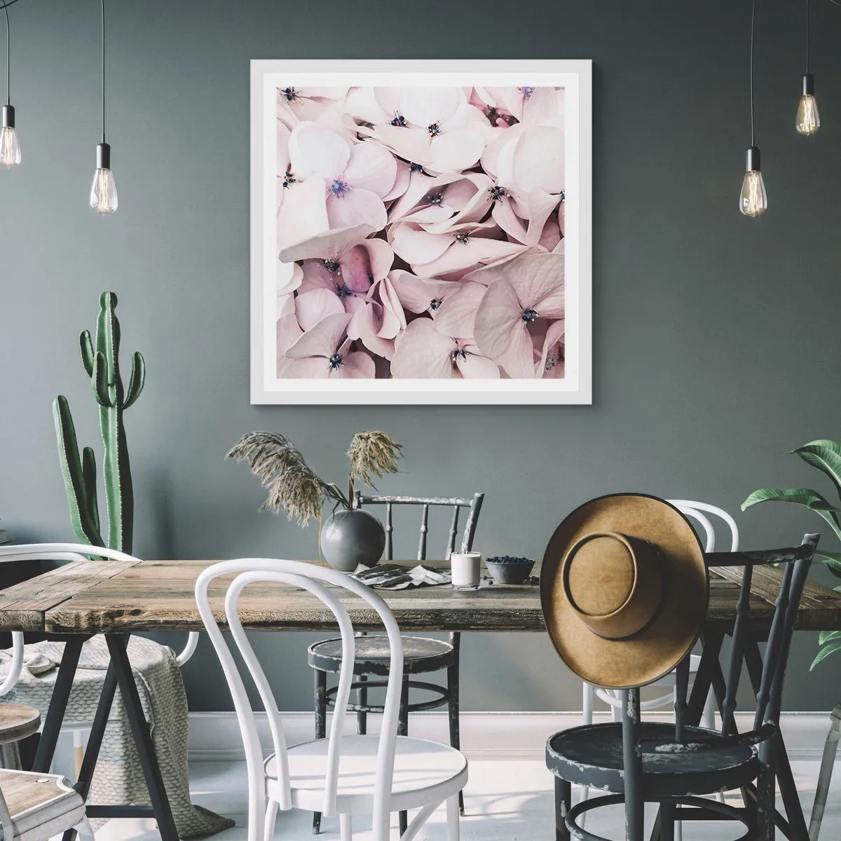 Affisch i vit ram - I en flod av blommor - 50x50 cm