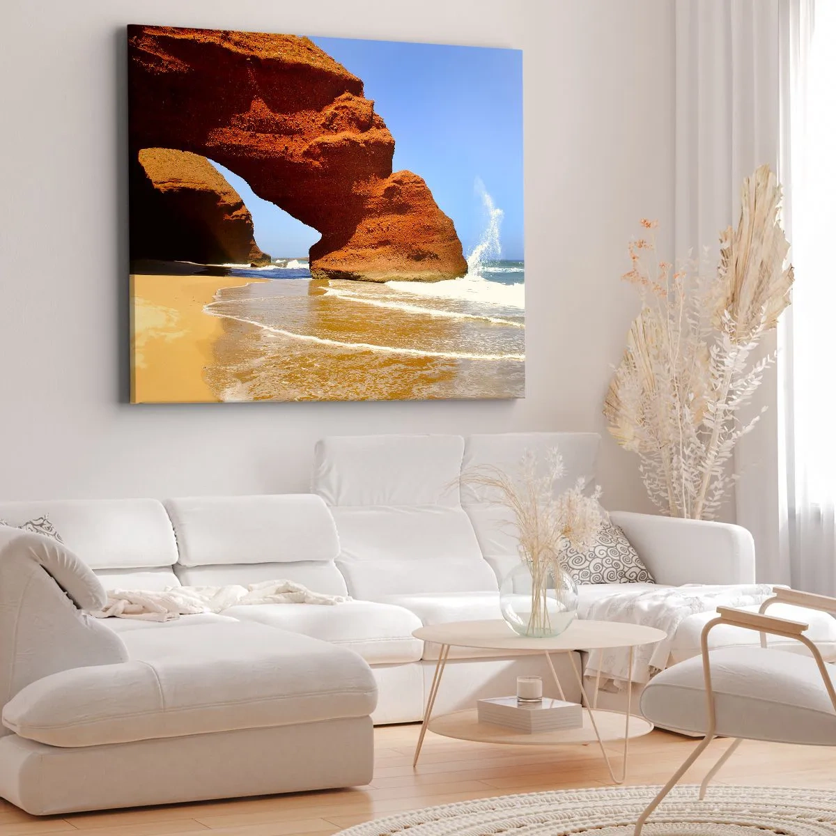 Canvastavla - Bild på duk - En naturlig klippbåge på en strand med blå himmel och vågor - 70x50cm - Vatten och vind i tusentals år - Modern väggdekoration för vardagsrum och sovrum ARTTOR