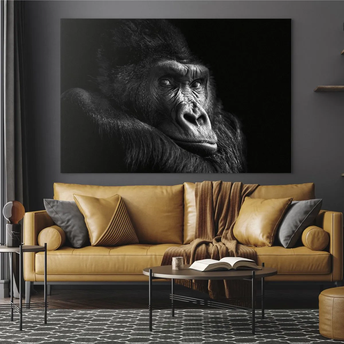 Glastavla - Bild på glas - Svartvitt porträtt av en gorilla i skuggan av ett fönster - 70x50cm - Varför glor du? - Modern väggdekoration för vardagsrum och sovrum ARTTOR